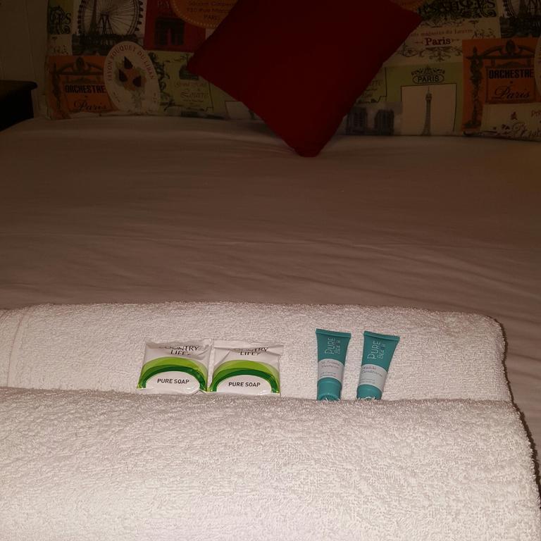 Joes Waterhole Hotel Eumundi Bagian luar foto