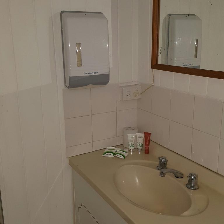 Joes Waterhole Hotel Eumundi Bagian luar foto