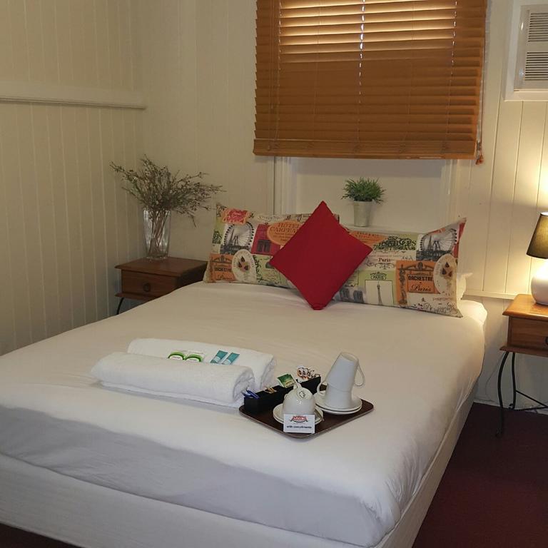Joes Waterhole Hotel Eumundi Bagian luar foto