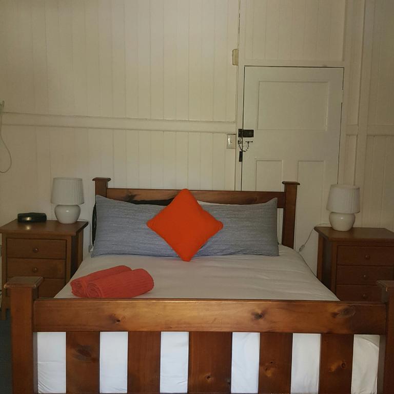 Joes Waterhole Hotel Eumundi Bagian luar foto