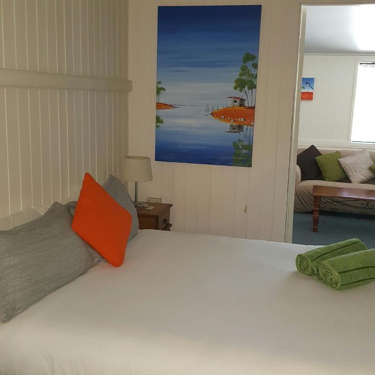 Joes Waterhole Hotel Eumundi Bagian luar foto