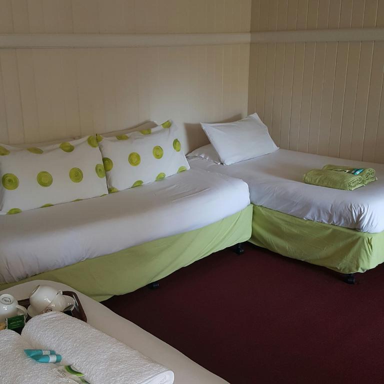 Joes Waterhole Hotel Eumundi Bagian luar foto