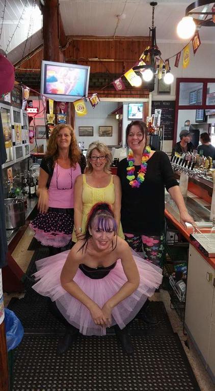 Joes Waterhole Hotel Eumundi Bagian luar foto